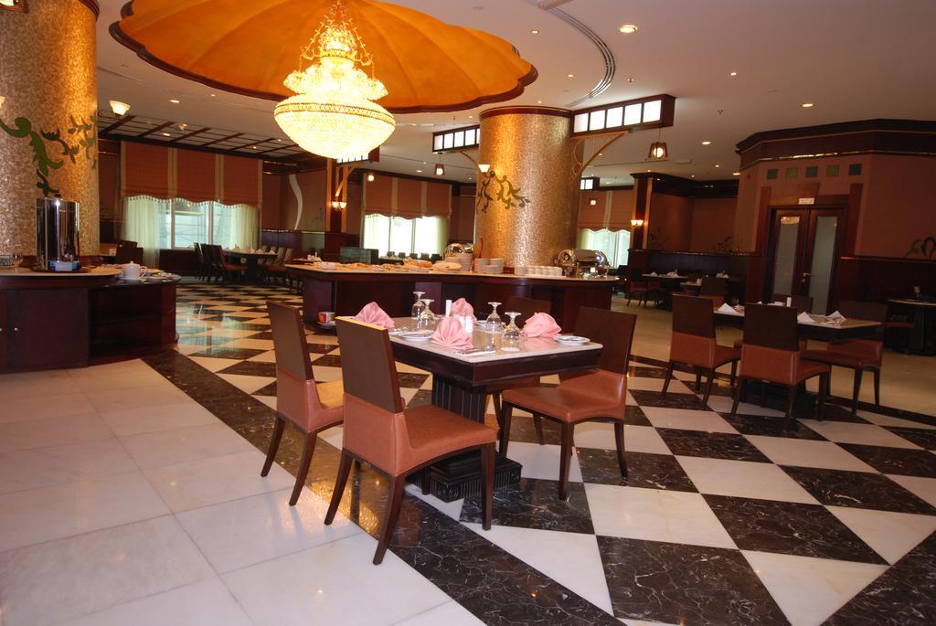 Al Bustan Tower Hotel Suites Sharjah Exterior foto