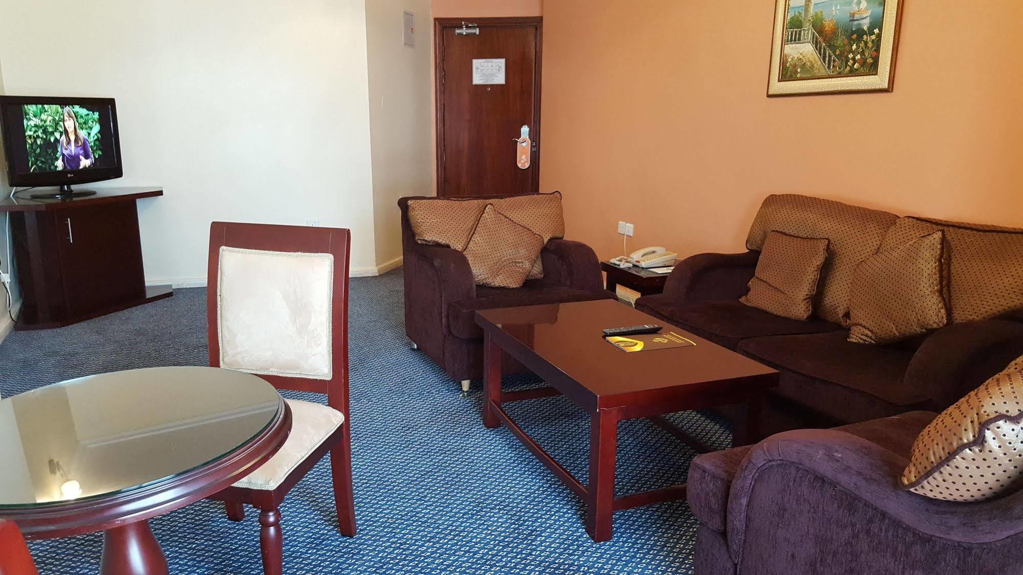 Al Bustan Tower Hotel Suites Sharjah Exterior foto