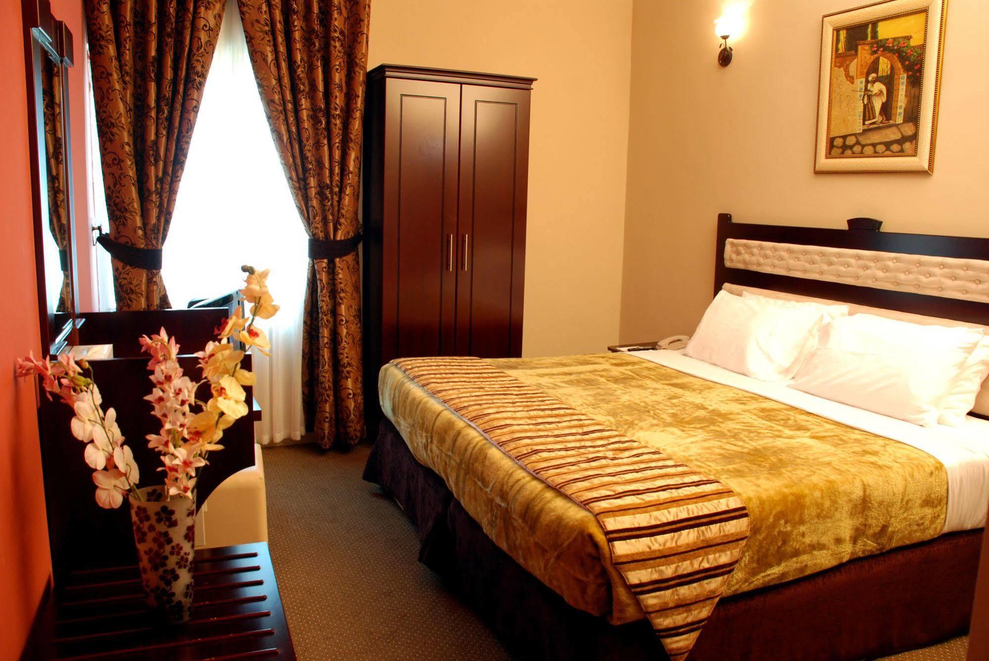Al Bustan Tower Hotel Suites Sharjah Exterior foto