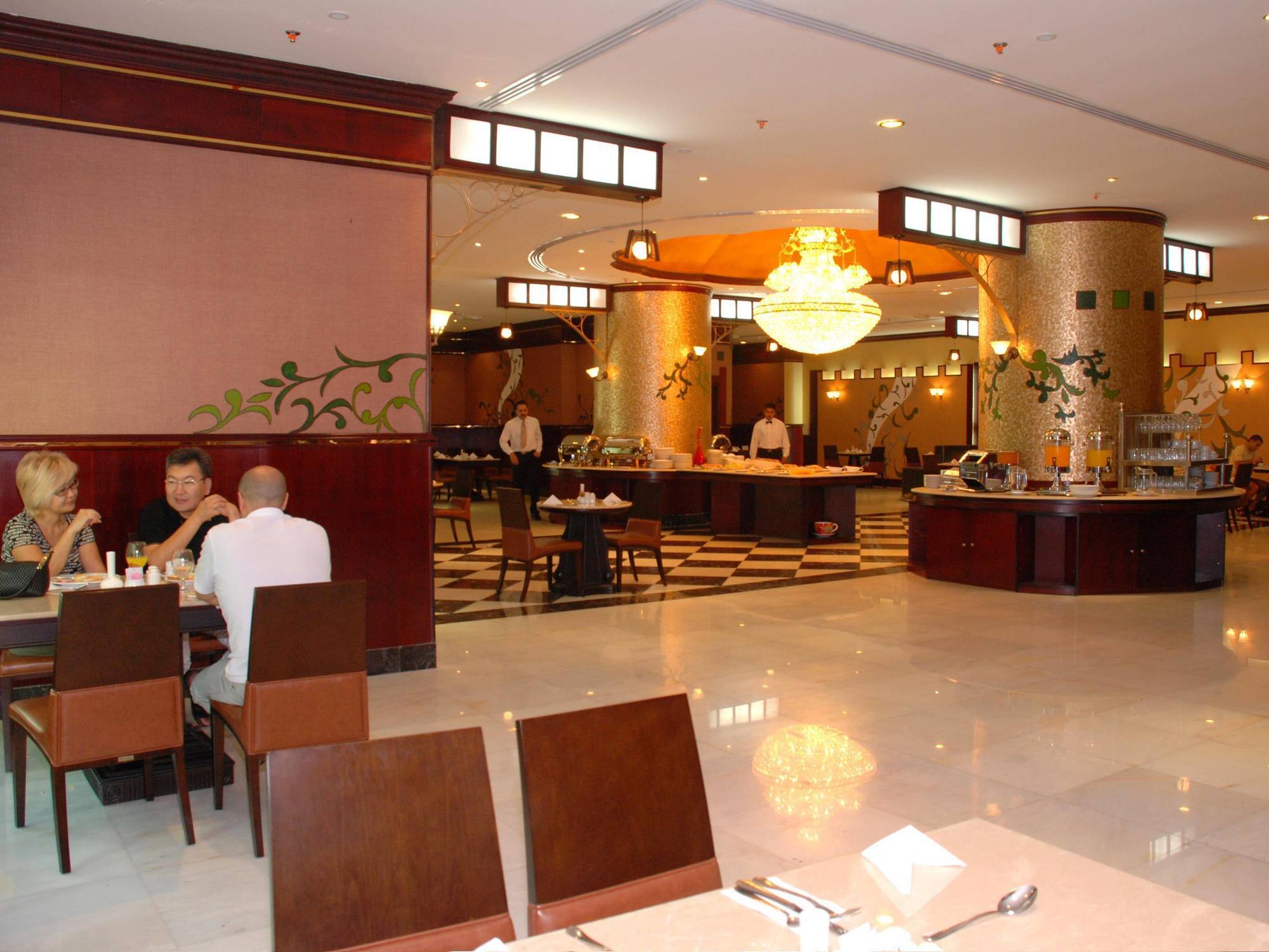 Al Bustan Tower Hotel Suites Sharjah Exterior foto
